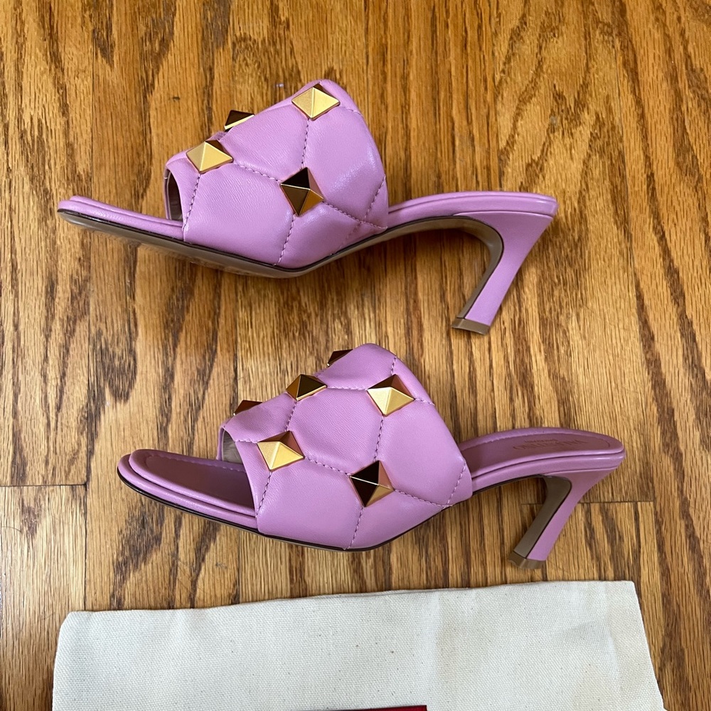 😊SOLD😊 Valentino Garavani Roman Stud Quilted Napa Slide Sandals in 37 - Picture 8 of 13